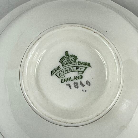 Aynsley England Bone China Teacup Red Gold Floral Interior Scalloped 7840 - Picture 7 of 13